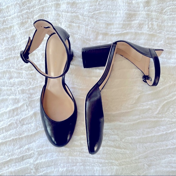 Stuart Weitzman Kara Black Leather Pumps - Picture 5 of 9